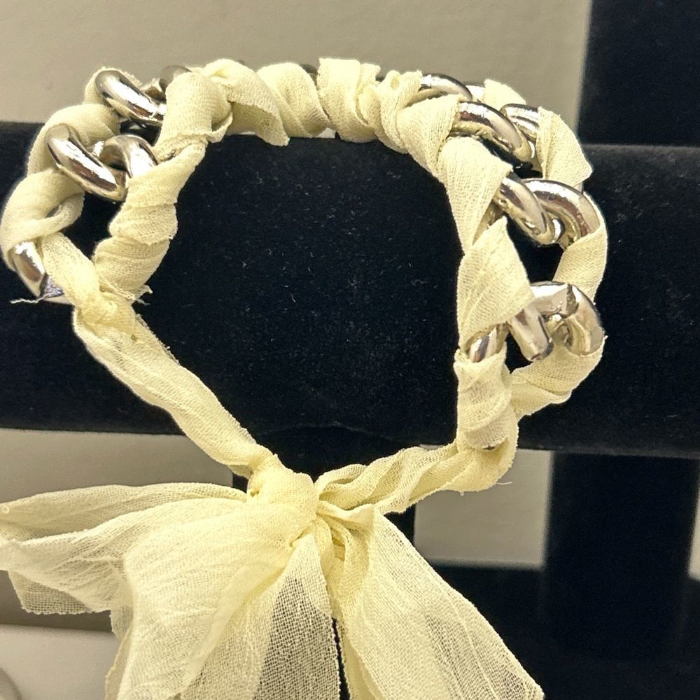 Bracelets - Picture 8 of 16
